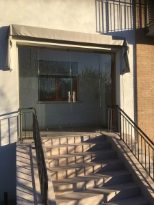 chiusura scale porte vetro chiusura vani  chiusura entrata vetro risparmio energetico risparmio riscaldamento porte in vetro vetrate chiusura nicchie vetra pordenone treviso padova verona portogruaro udine (22) 